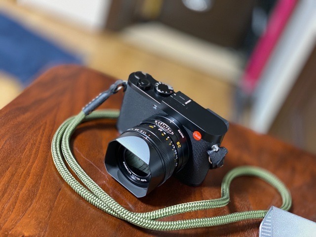 Leica Q2 バッテリー2個　純正オプションストラップ