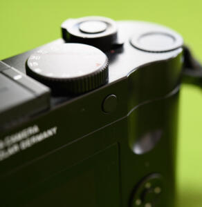 Leica Q2クロップボタンの感触