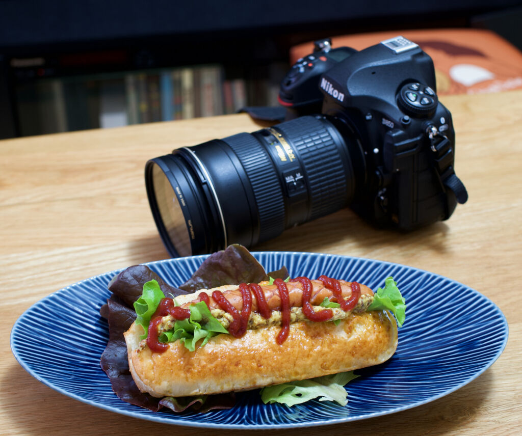 D850と自家製パンのホットドッグ（Leica Q2クロップ撮影）