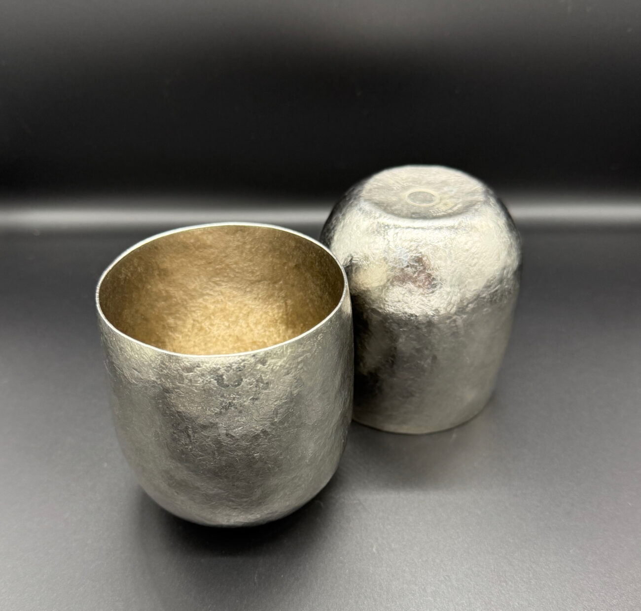 SUSgalleryのチタン製タンブラーiPhone16Pro